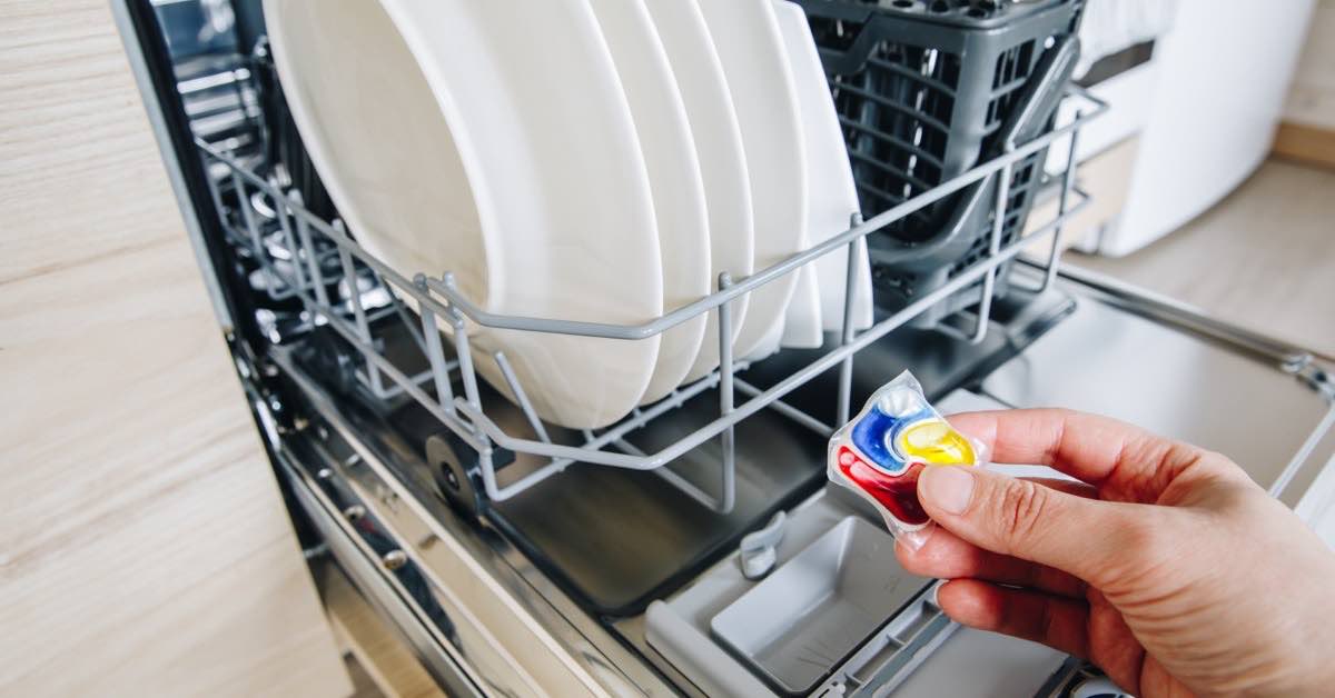 Why Buy a Freestanding Dishwasher Instead of a Built-in One